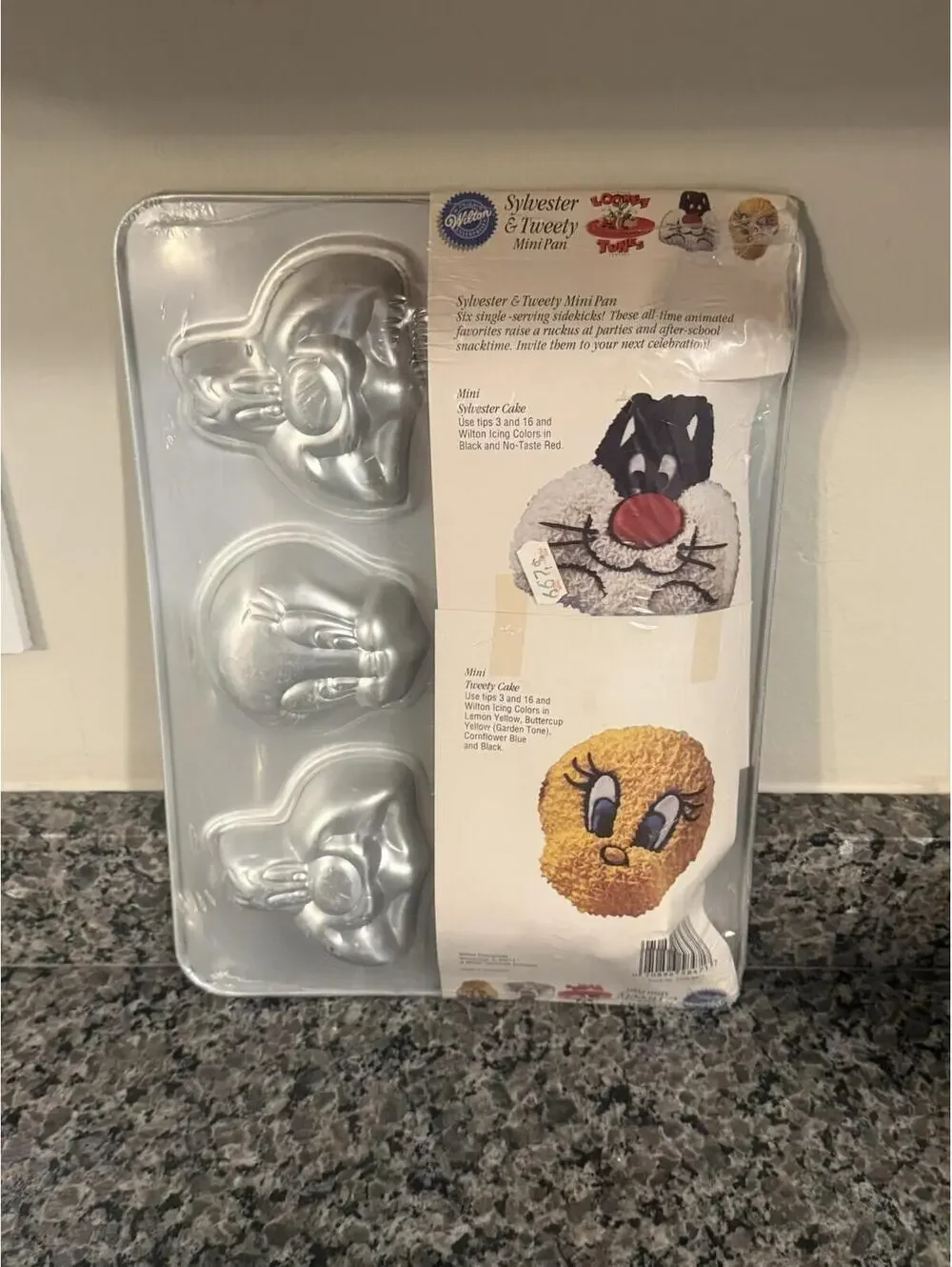 VTG 1994 Wilton Mini Cake Pan 6 Molds Looney Tunes Sylvester & Tweety #2105-8471